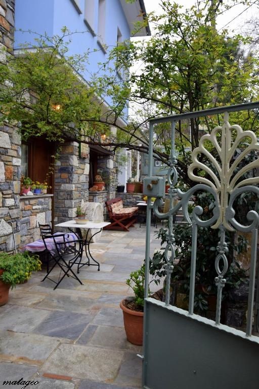 apartment's entrance in Zagora, Pelion 